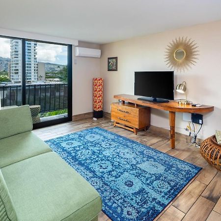 Gorgeous One Bedroom Bamboo Blocks From The Beach Honolulu Bagian luar foto