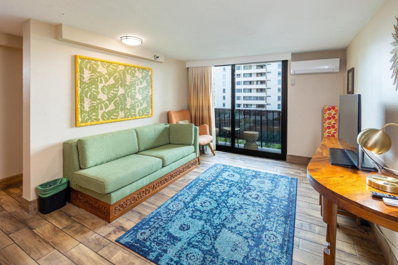 Gorgeous One Bedroom Bamboo Blocks From The Beach Honolulu Bagian luar foto