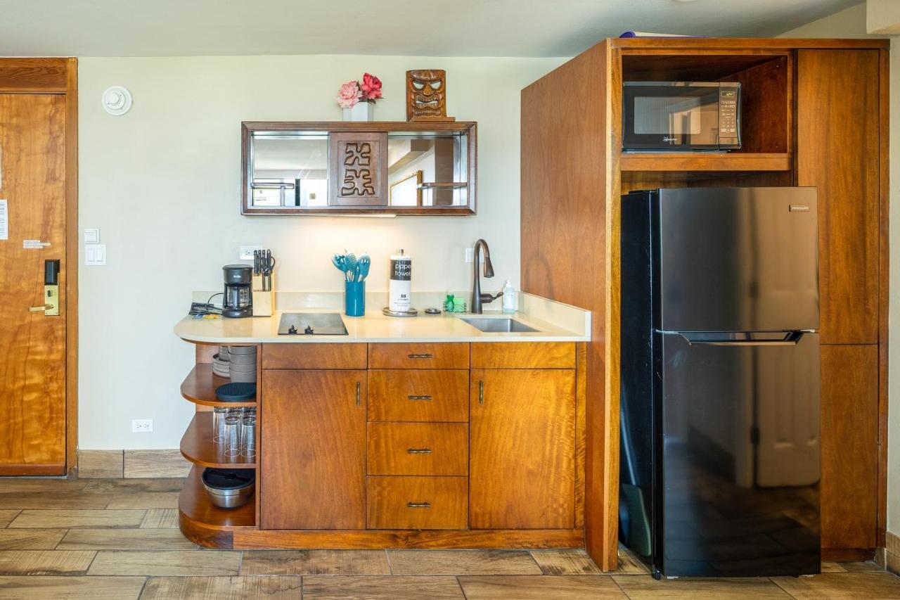 Gorgeous One Bedroom Bamboo Blocks From The Beach Honolulu Bagian luar foto
