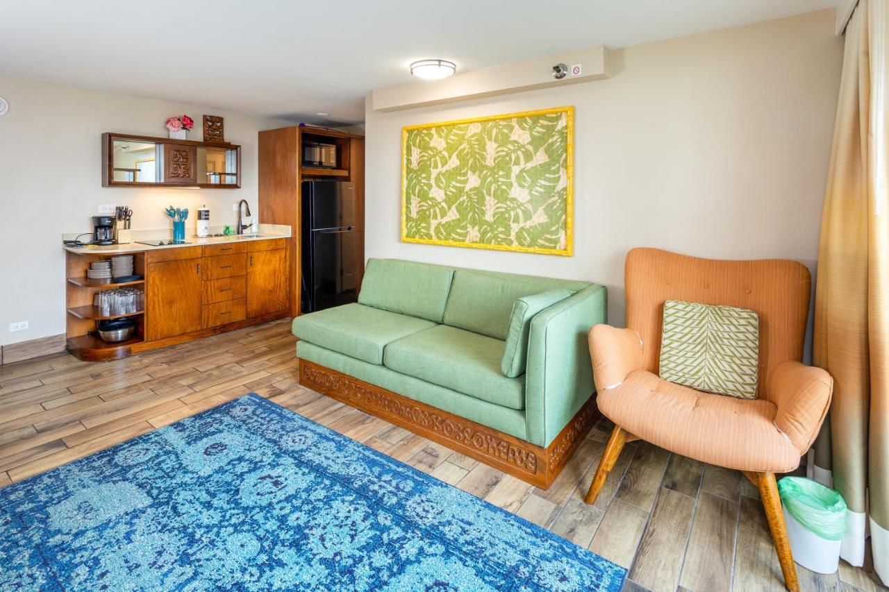 Gorgeous One Bedroom Bamboo Blocks From The Beach Honolulu Bagian luar foto