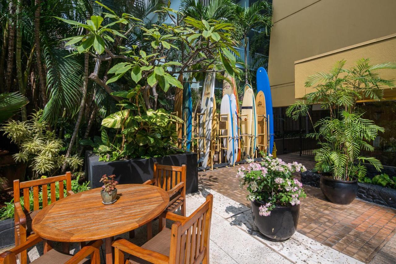 Gorgeous One Bedroom Bamboo Blocks From The Beach Honolulu Bagian luar foto