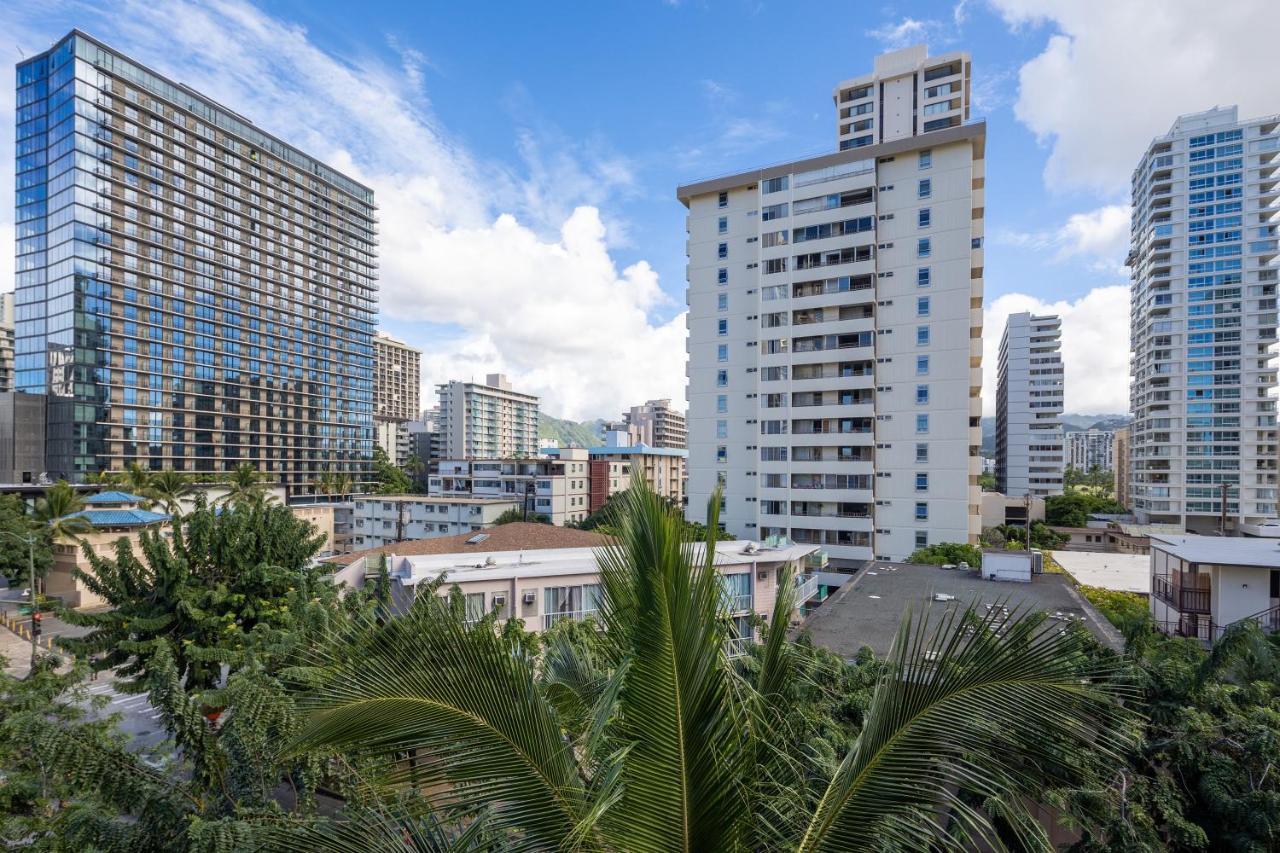 Gorgeous One Bedroom Bamboo Blocks From The Beach Honolulu Bagian luar foto
